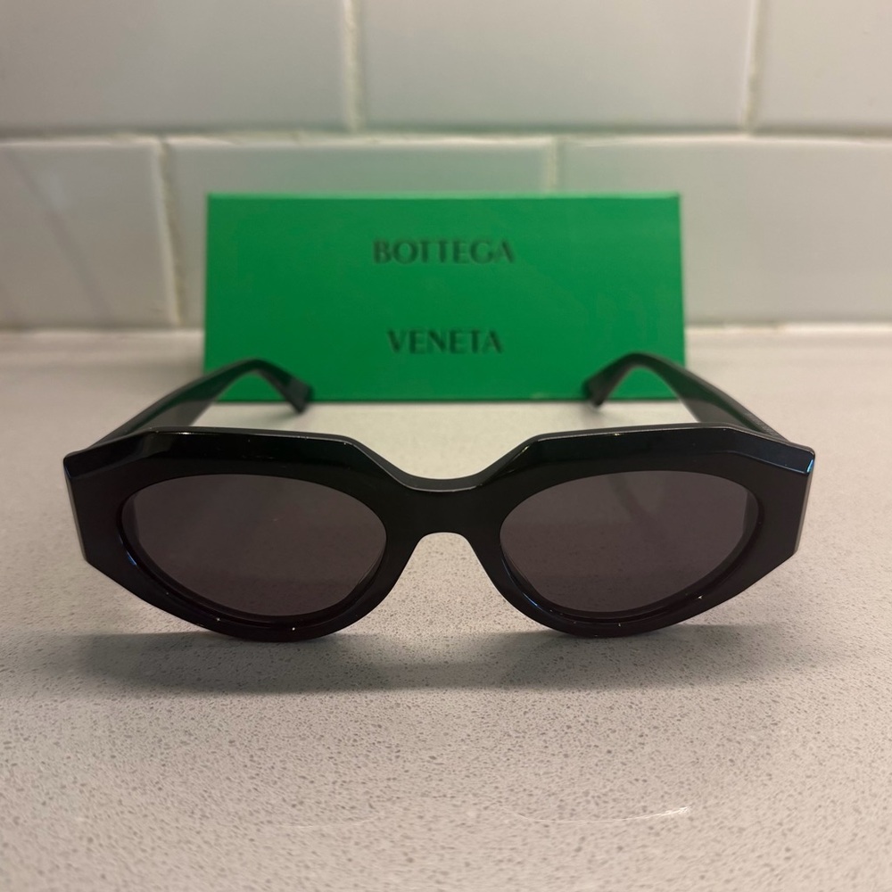Bottega Veneta Black Oval Sunglasses 1031s